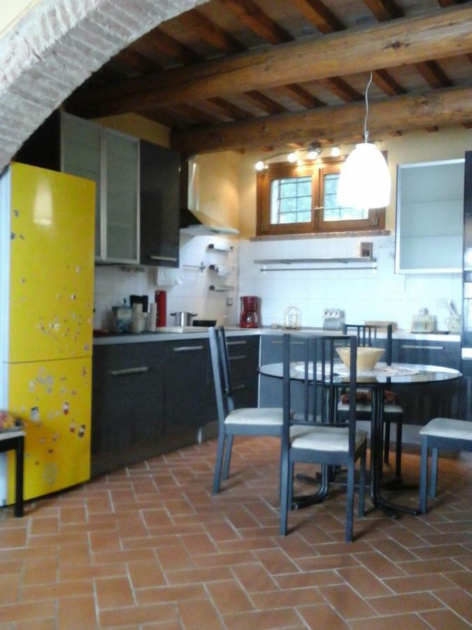 Casa Agostini Apartment Lari Екстериор снимка