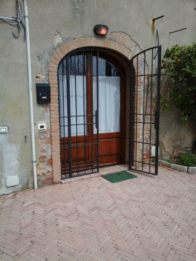 Casa Agostini Apartment Lari Екстериор снимка