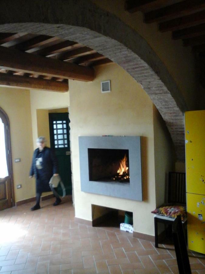 Casa Agostini Apartment Lari Екстериор снимка