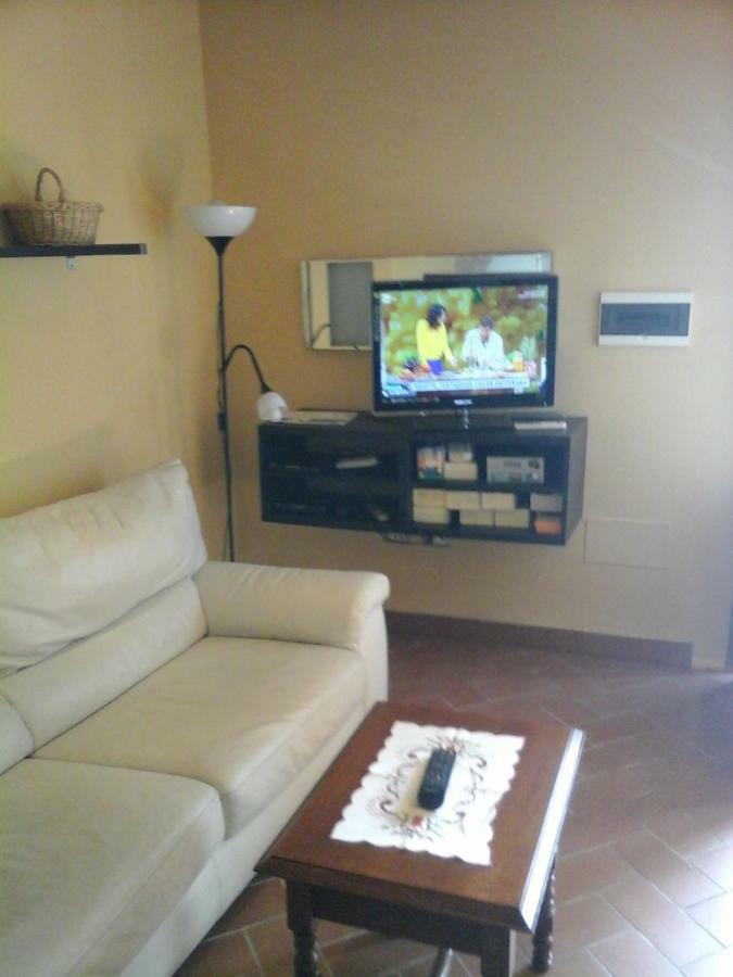 Casa Agostini Apartment Lari Екстериор снимка
