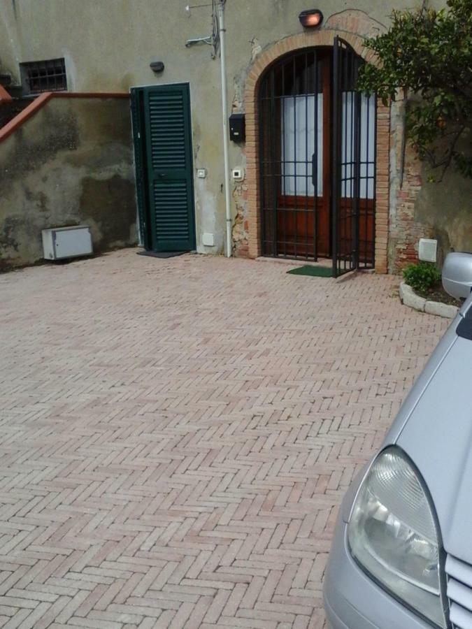 Casa Agostini Apartment Lari Екстериор снимка