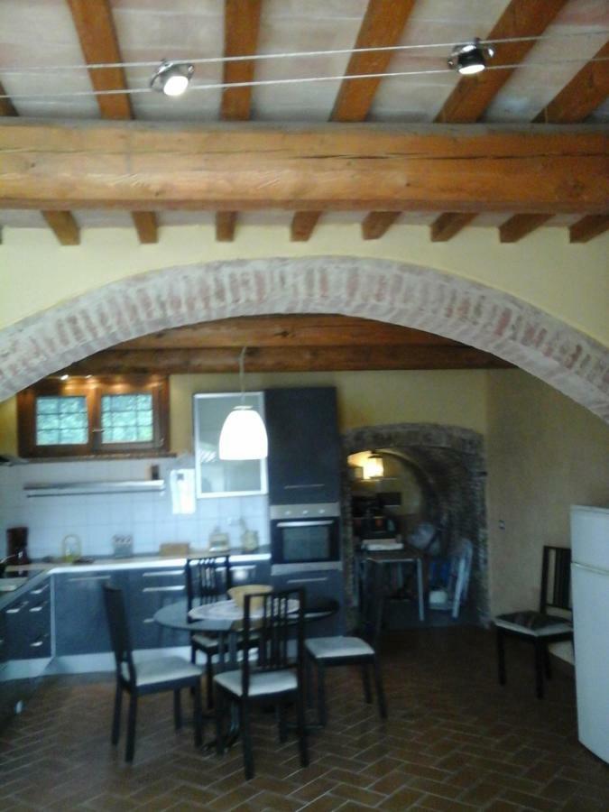 Casa Agostini Apartment Lari Екстериор снимка